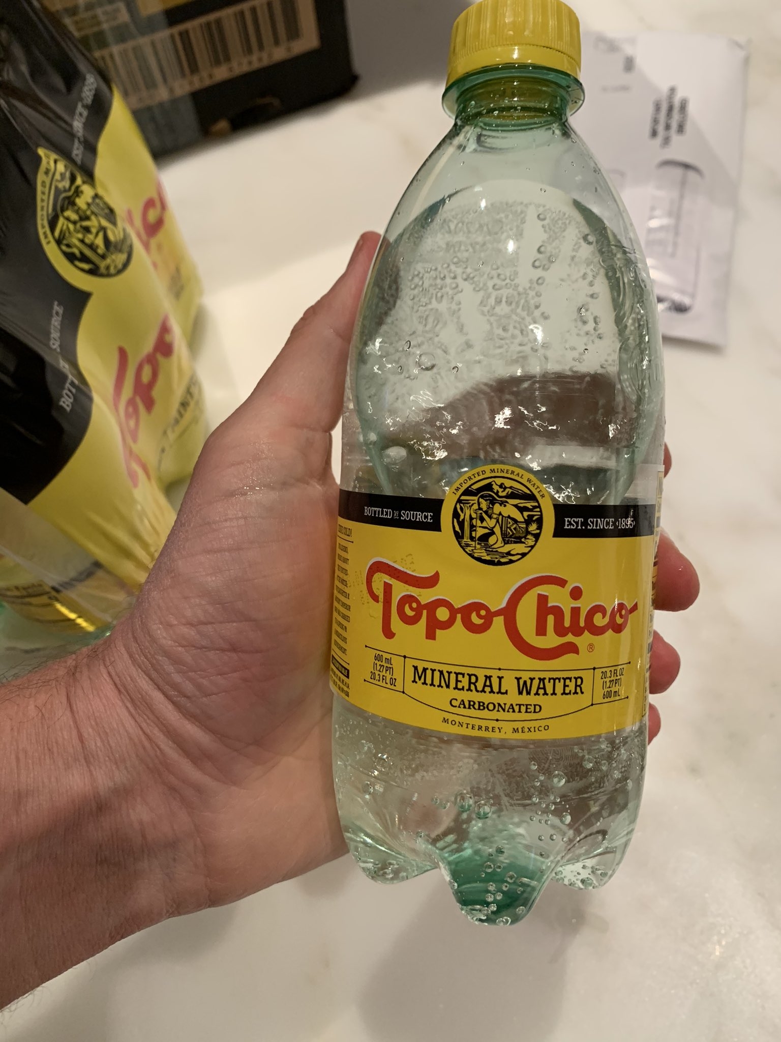 Christopher Landau, exembajador de EU en México, es 'adicto' al agua Topo Chico