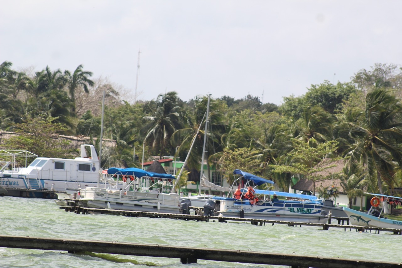 Invitan a respetar los días de 'No Navegación' en la Laguna de Bacalar