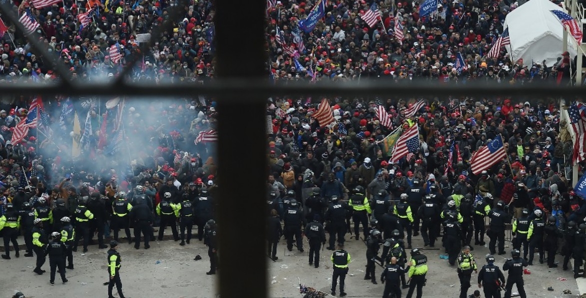 La policía no pudo evitar que los manifestantes ingresaran al Capitolio