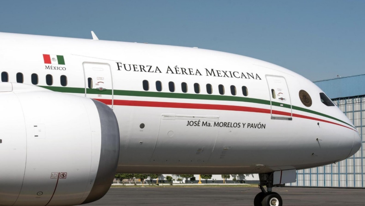 AMLO anuncia subasta de aeronaves y vuelve a ofrecer el avión presidencial