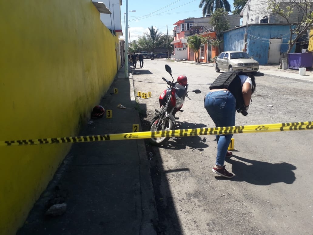 Abandonan arma de fuego y motocicleta en una calle de Ciudad del Carmen