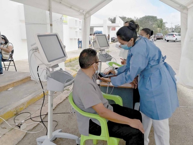 Vacunas anticovid llegan a trabajadores del sector salud en municipios de Campeche
