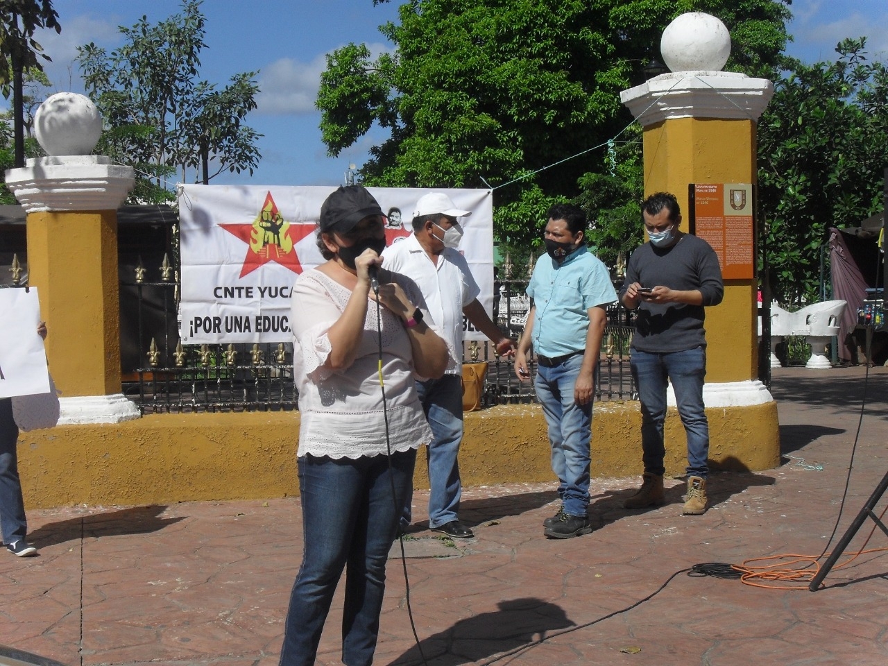 Trabajadores se congregaron frente al Palacio Municipal