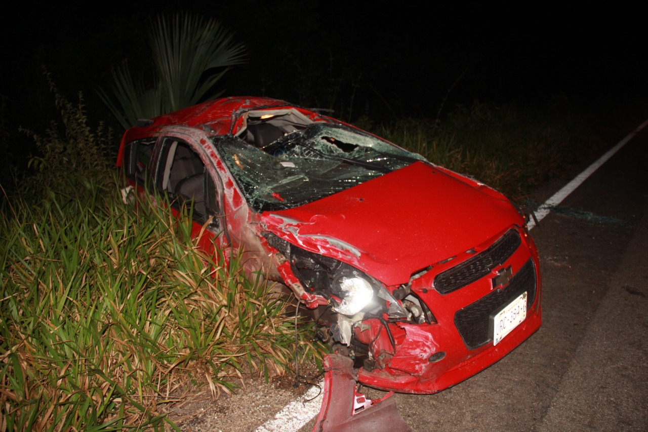 Una ambulancia de la Cruz Roja acudió al lugar del accidente