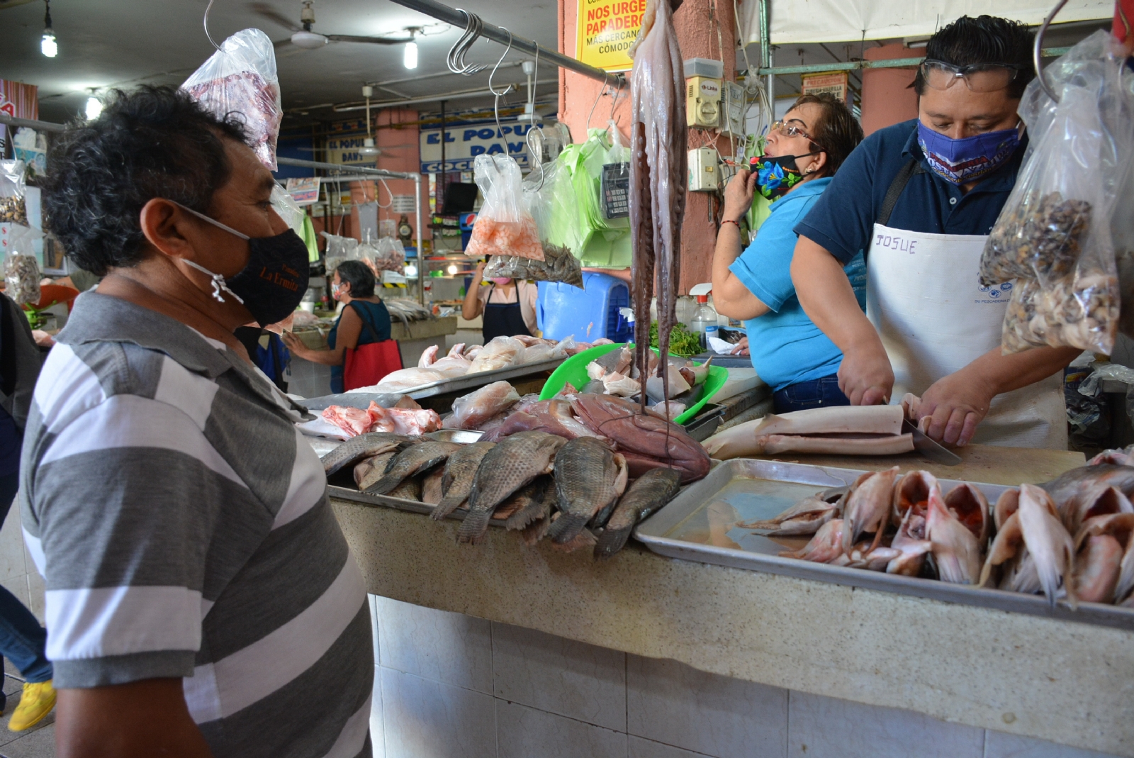 El locatario asegura que le pusieron 'un cuatro' para cerrarle su puesto