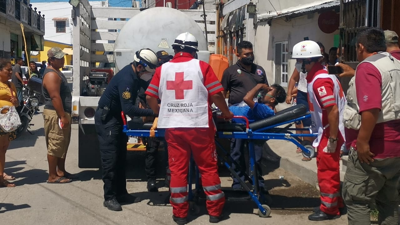 Tras el incidente, vecinos del lugar llamaron a la Cruz Roja para que brinde los primeros auxilios