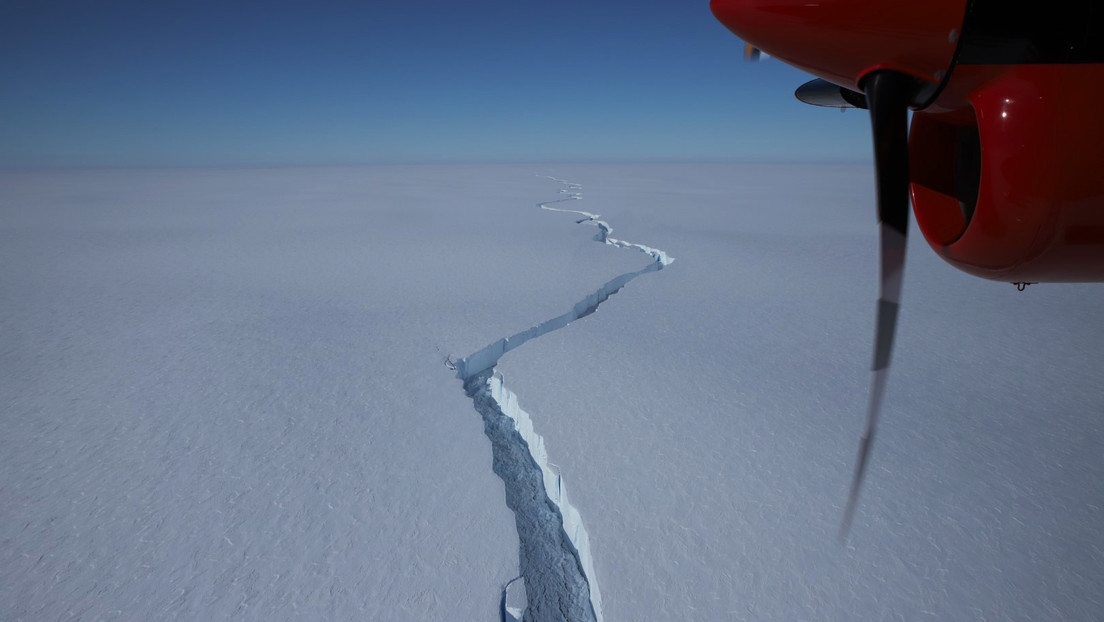 VIDEO: Enorme iceberg  se desprende de la Antártida