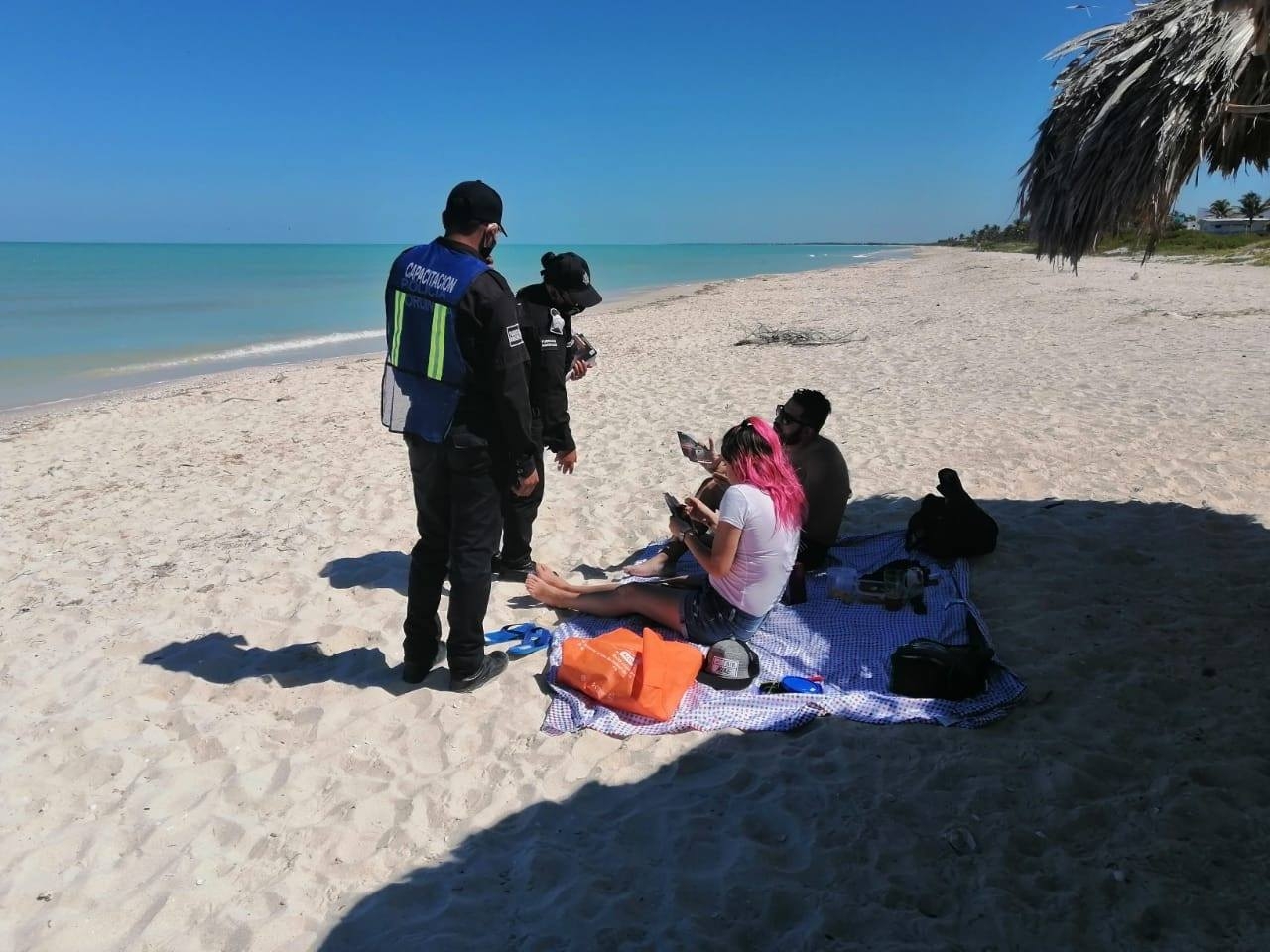 Playa del Pueblo Mágico de Sisal sigue abierta al público