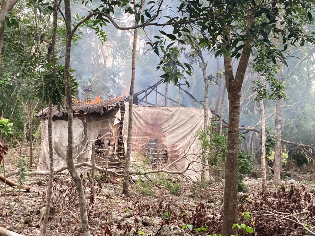 Hombres armados ingresan a un rancho en Playa del Carmen