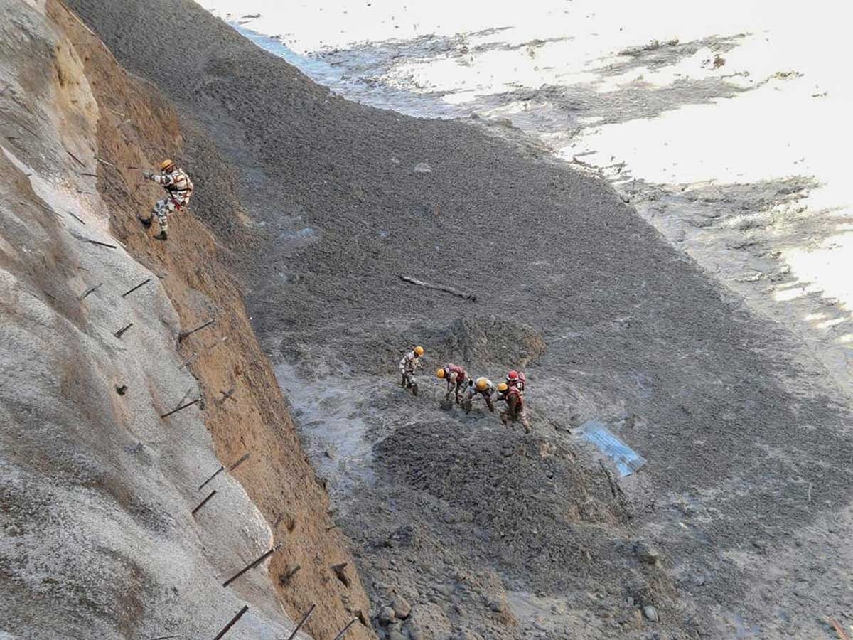 La ruptura del glaciar causó la desaparición de 150 personas