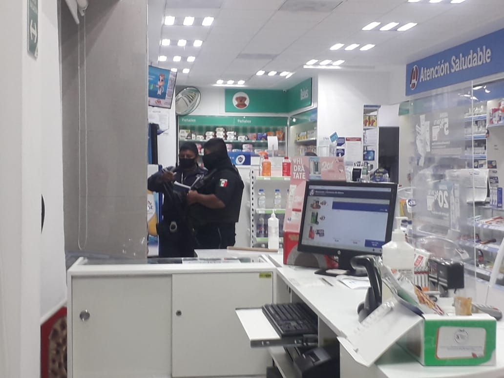 Un hombre se llevó el dinero de la caja registradora de la farmacia