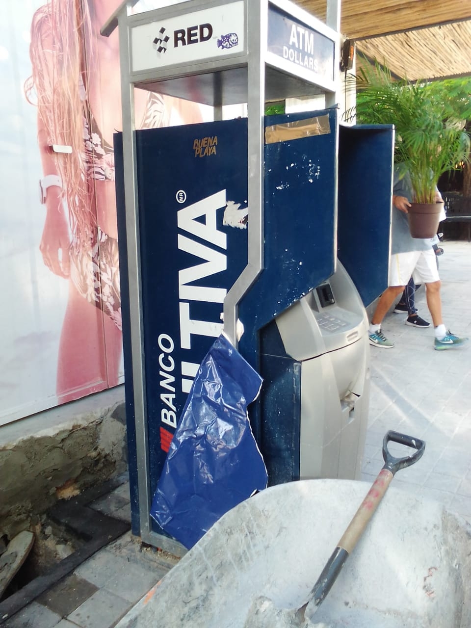 Bancos abandonan cajeros automáticos de la Quinta Avenida en Playa del Carmen