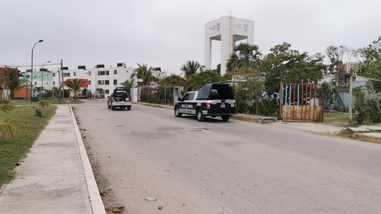 Autoridades policiacas recorrieron las calles del fraccionamiento en búsquedas de sospechosos