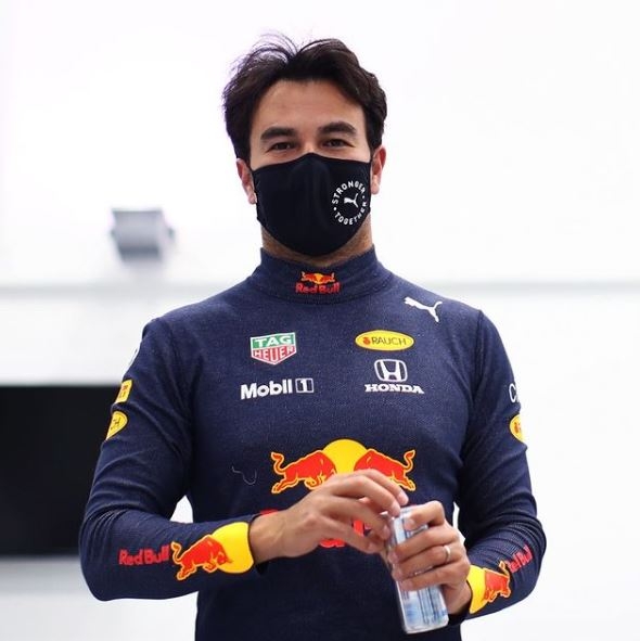 Sergio 'Checo' Pérez recorre la fábrica de Red Bull Racing: VIDEO