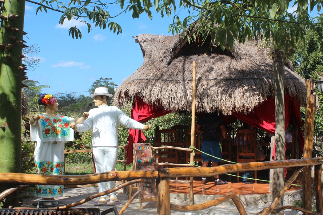 No podían faltar las figuras de una pareja de jaraneros, que también es lo que distingue a Yucatán