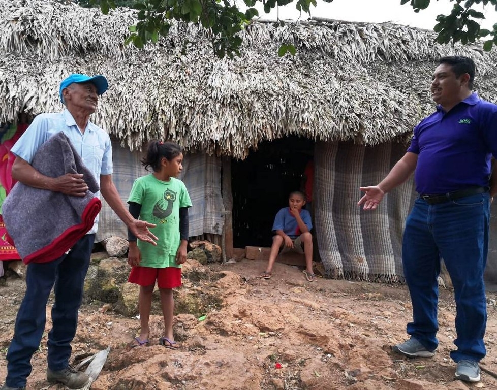 Adultos mayores habitan en casas de paja y piso de tierra en José María Morelos