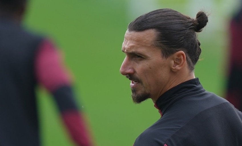 Zlatan Ibrahimovic no pudo terminar el partido con el Milan
