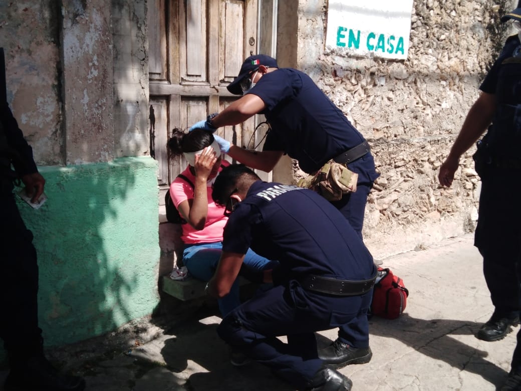 Paramédicos atendieron a la mujer lesionada