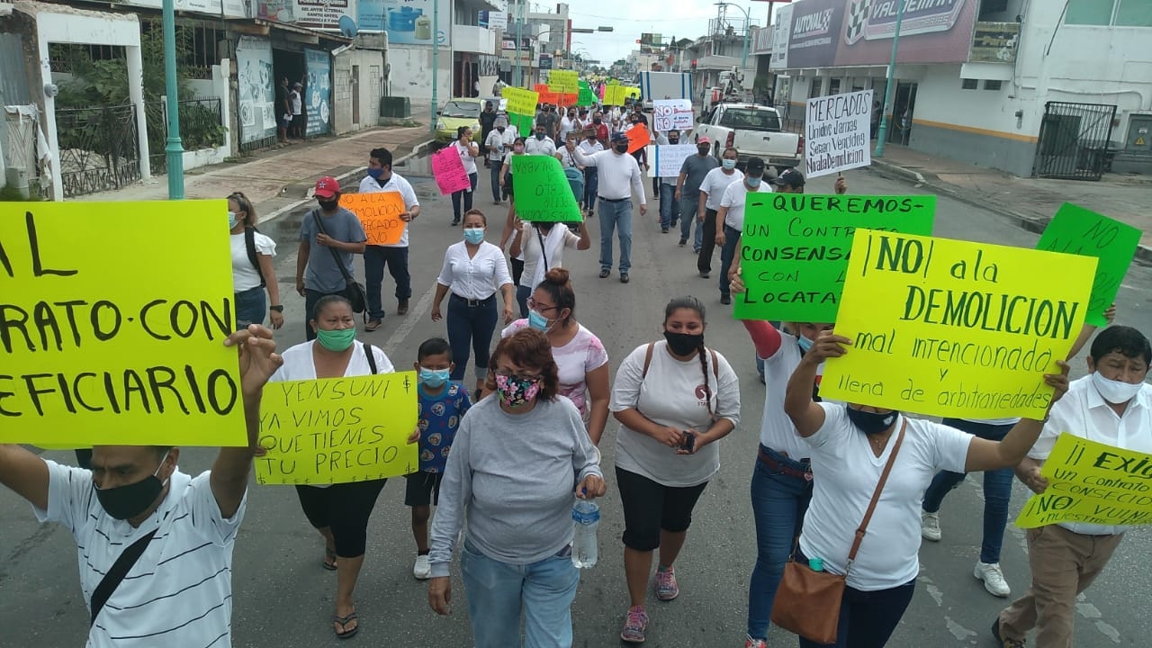 Locatarios de un mercado en Chetumal denuncian irregularidades en contratos