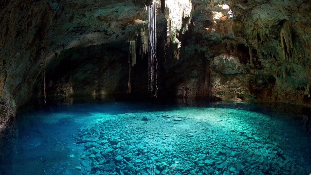 Nah Yah, el cenote azul profundo de las cuevas y cavernas en Pixyah