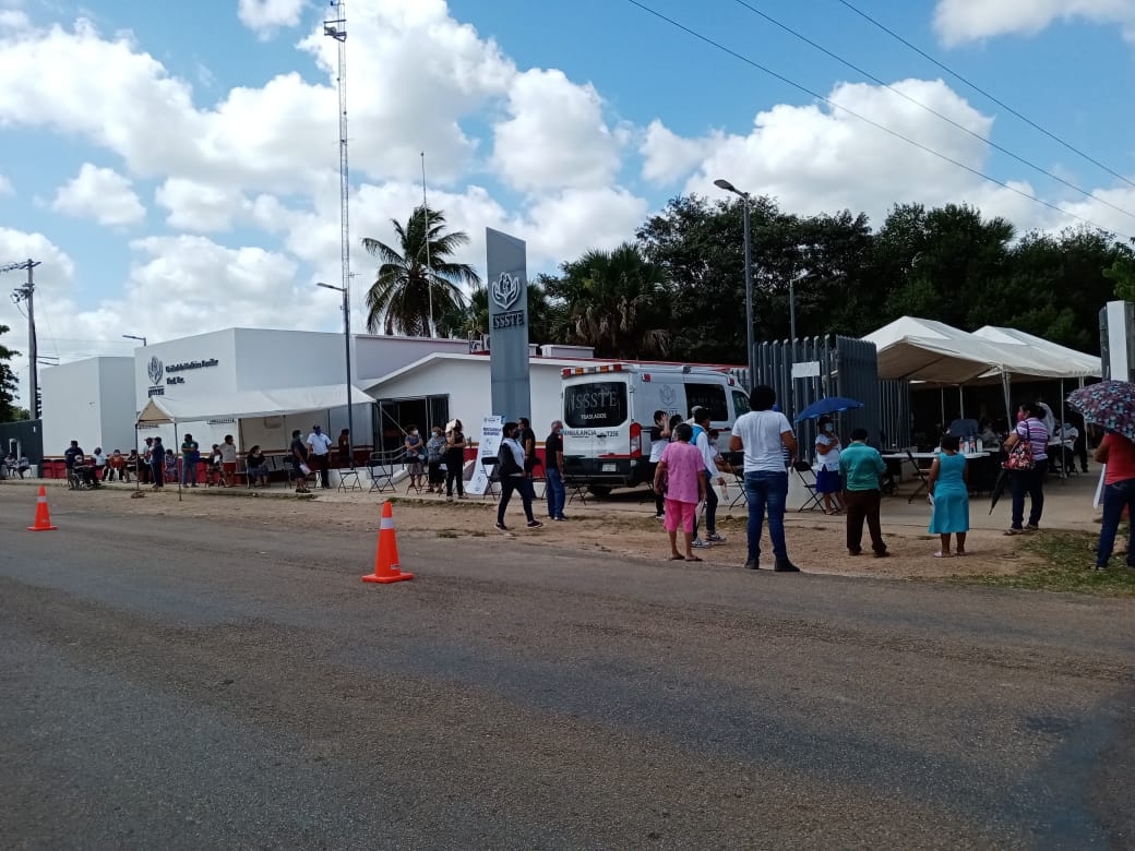 Adultos mayores acudieron a la Unidad Médica esta mañana