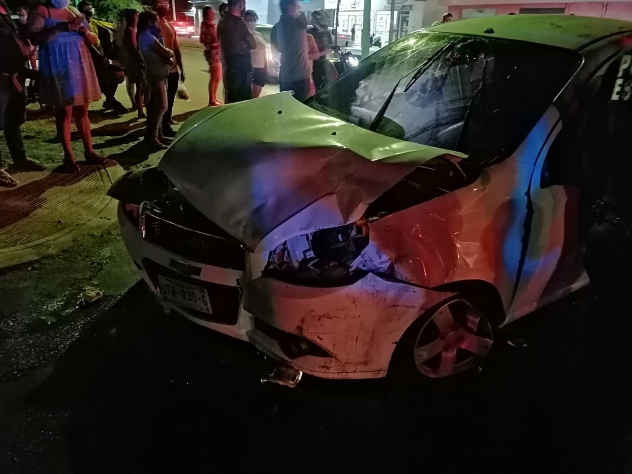 El automóvil quedó destrozado