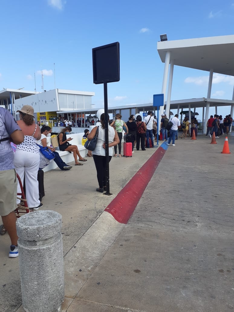 dejan a 300 pasajeros varados en el muelle de Cozumel