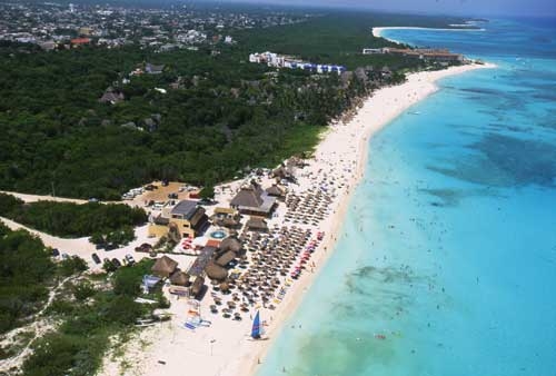 Playa Mamitas es un sitio obligado en Playa del Carmen