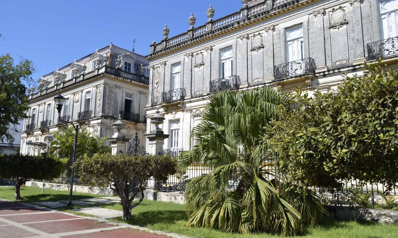 Cinco cosas que tal vez no sabías sobre las Casas Gemelas en Mérida