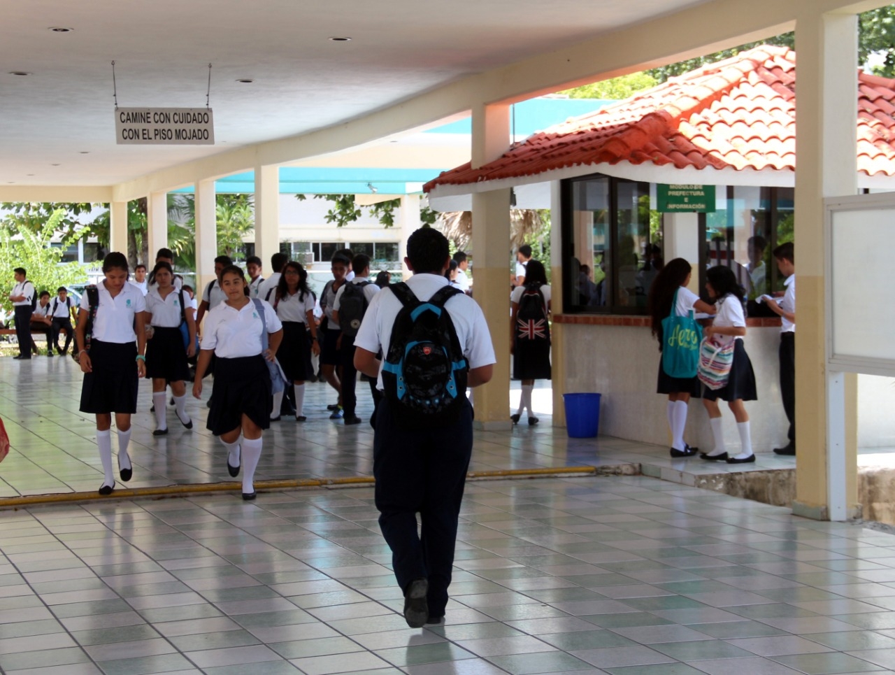 Escuelas de bachillerato en Quintana Roo no cumplen demanda de estudiantes