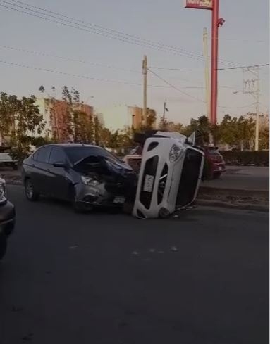 Conductor provoca un fuerte choque e intenta darse a la fuga en Mérida