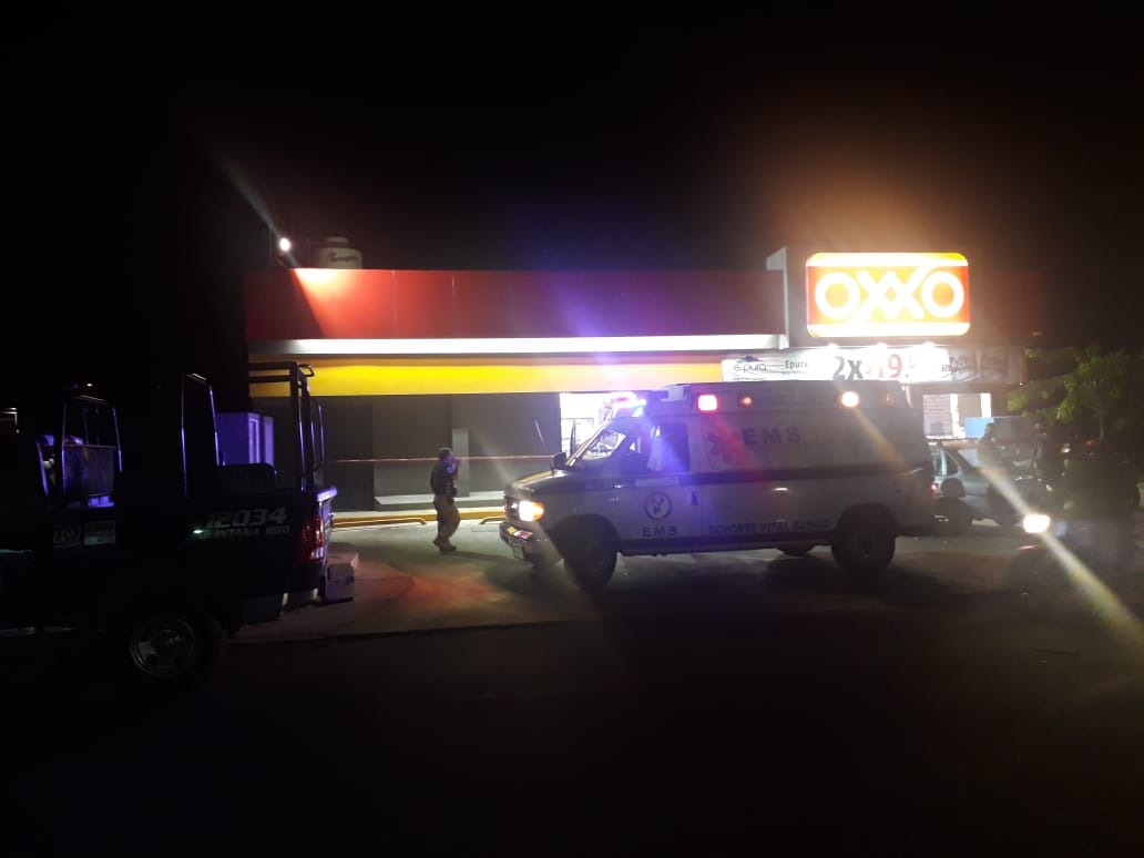 Hombres armados asaltan un Oxxo y provocan una persecución policiaca en Chetumal