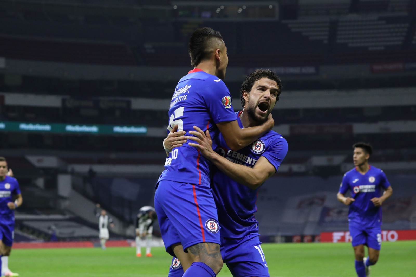 Cruz Azul vence a Monterrey con polémico gol