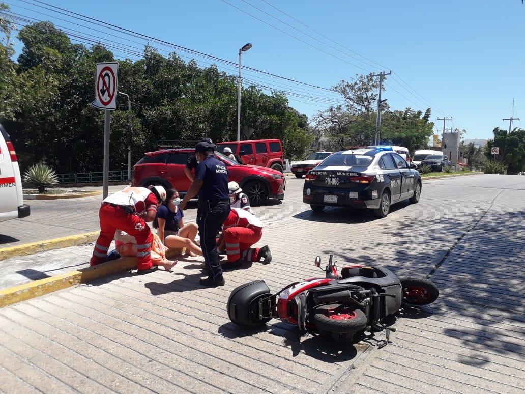 Las afectadas terminaron el asfalto en múltiples heridas