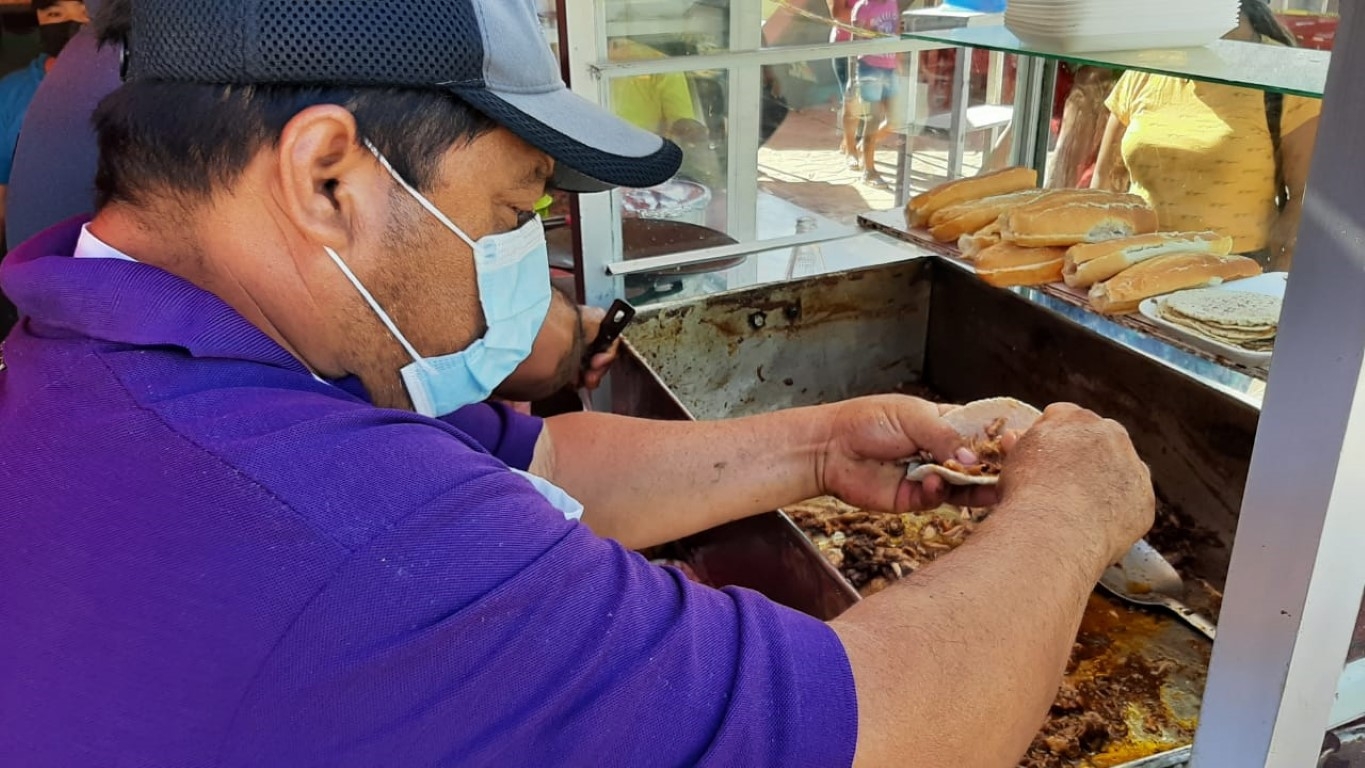 Las tortas de cochinita son los más buscados por los comensales cada fin de semana