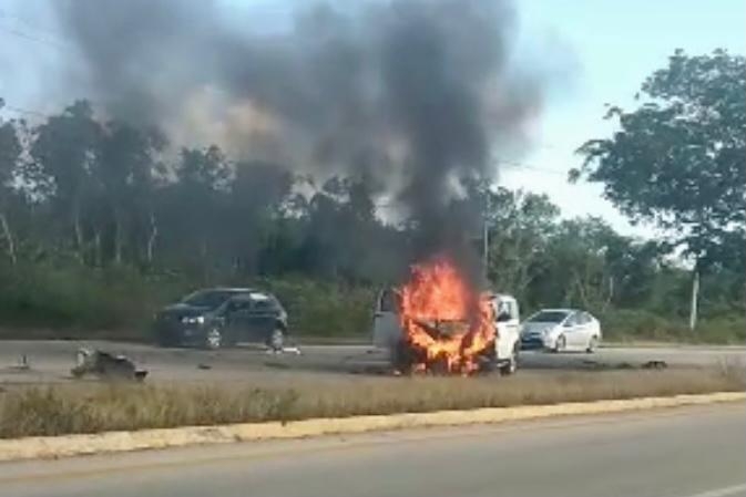 Los tripulantes lograron salir de la camioneta, pero resultaron con crisis nerviosa