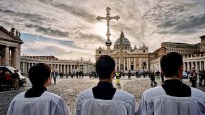 El Vaticano: Iglesia católica no dará bendición a parejas del mismo sexo