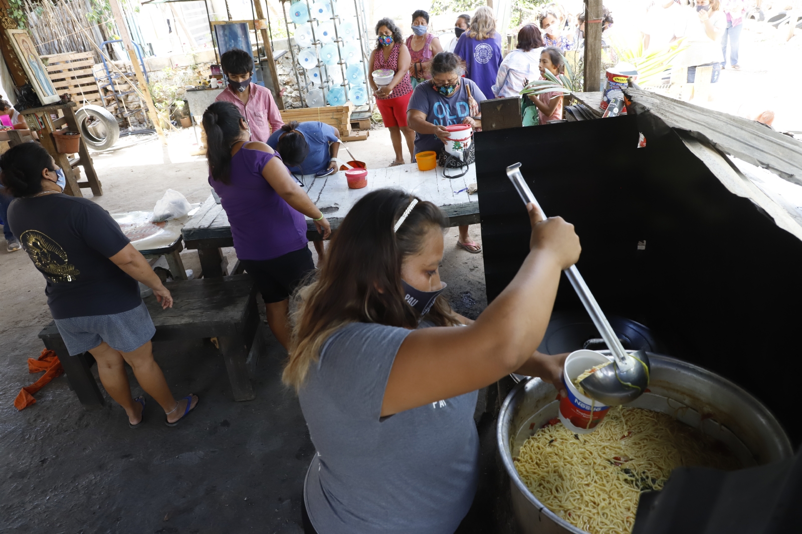 Comedor comunitario alimenta a 70 familias de escasos recursos en el sur de Mérida