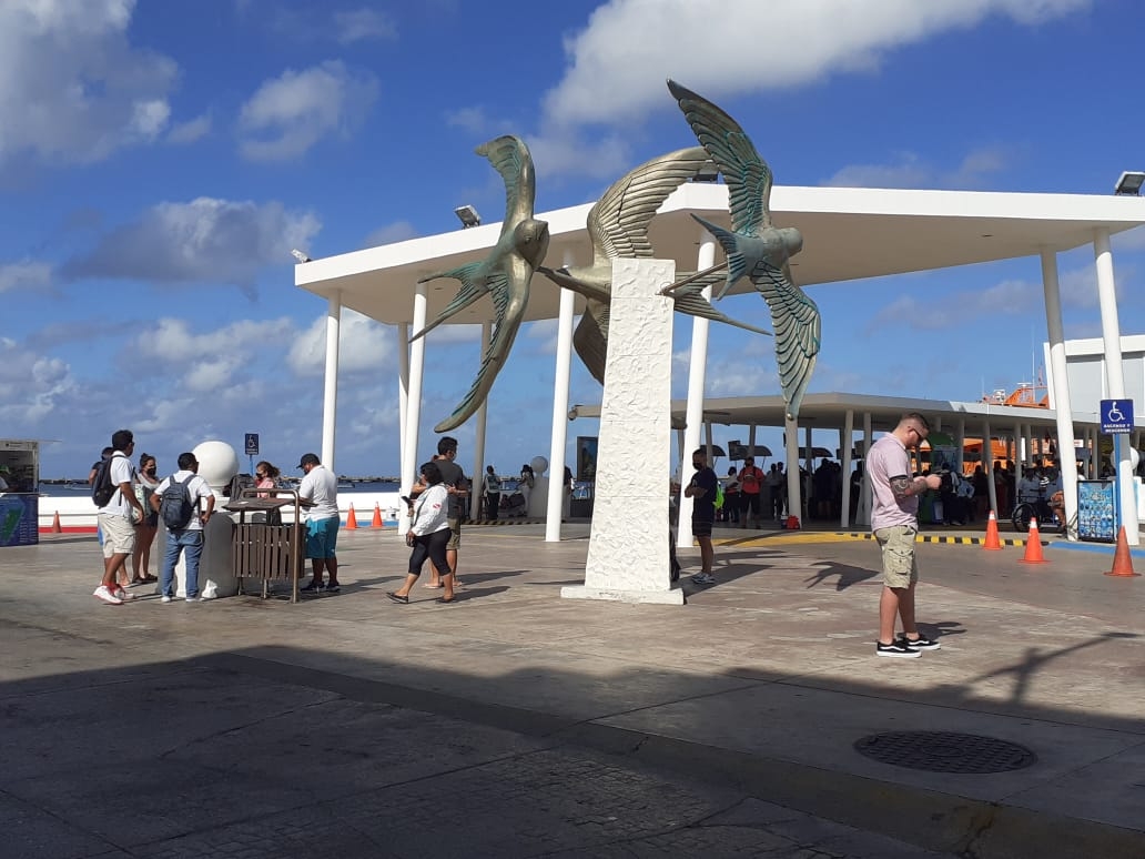 Cozumeleños aprovechan primer día de descuentos en cruces a Playa del Carmen