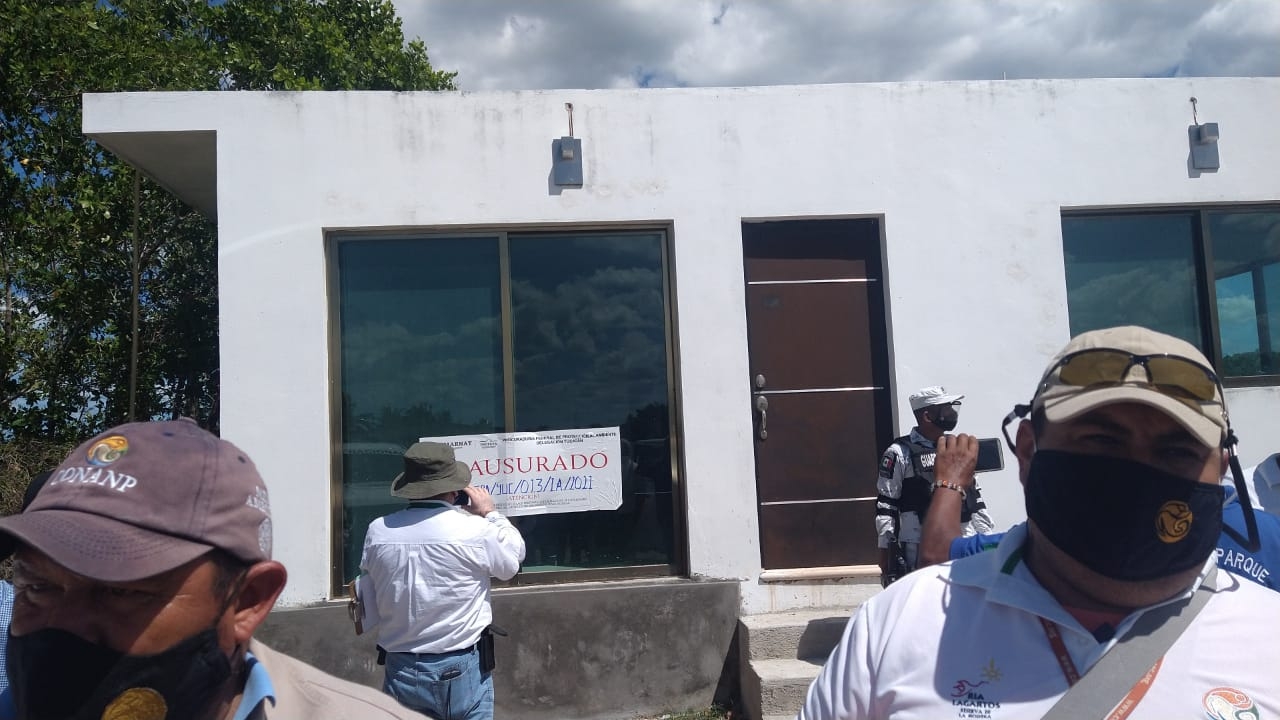 Clausuran construcción de casa en la Biósfera de Ría Lagartos