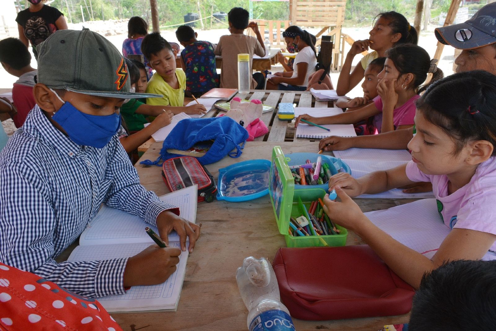 Docentes luchan contra rezago educativo en Dzununcán