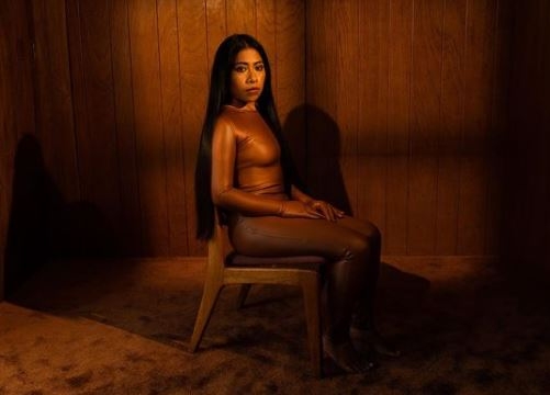 Yalitza Aparicio posa para revista con ropa muy entallada