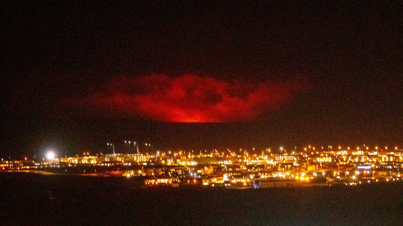 Erupción volcánica cerca de la capital de Islandia