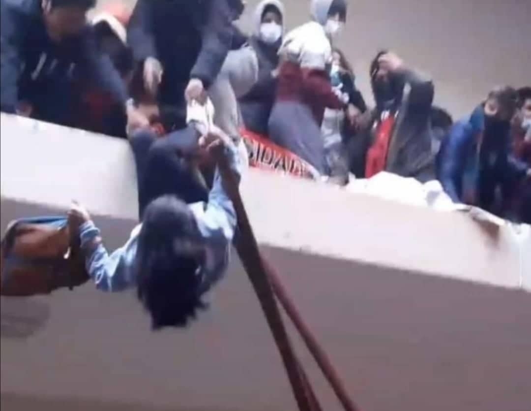 Aumentan los estudiantes fallecidos tras caer de cuarto piso en Bolivia