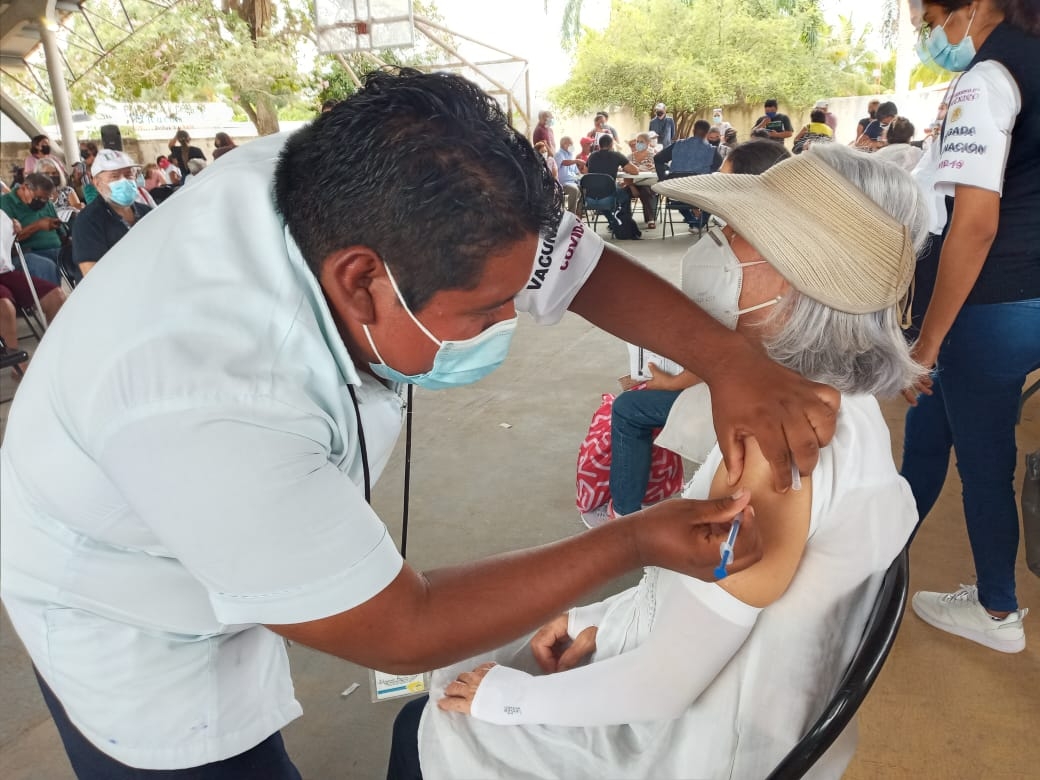 Jornada de vacunación contra COVID-19 en Calderitas presenta buena asistencia