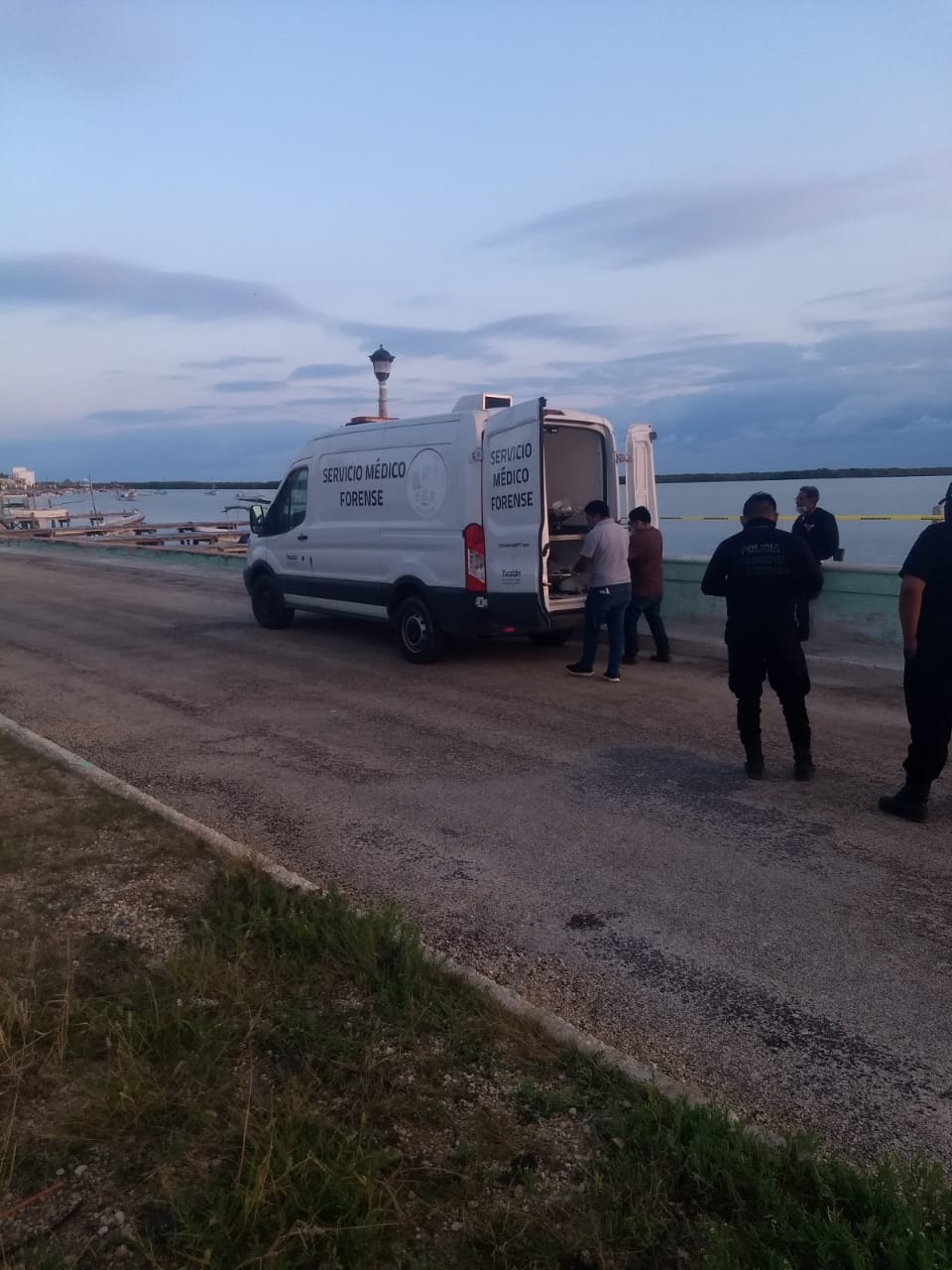 Hallan a hombre muerto debajo de un muelle en Río Lagartos