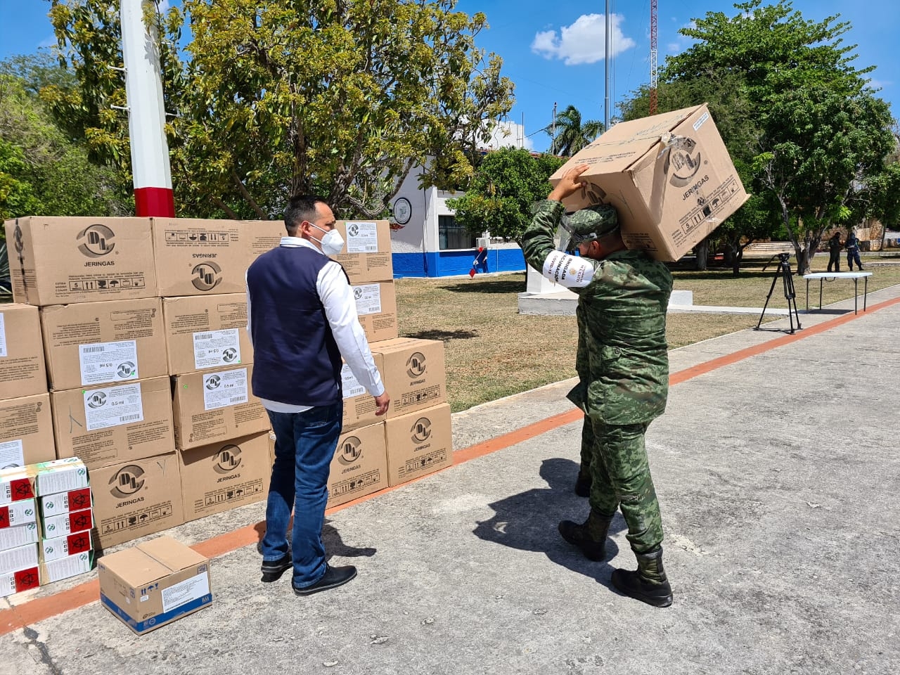 Llegan vacunas contra COVID-19 de SinoVac y Pfizer a Mérida: VIDEO