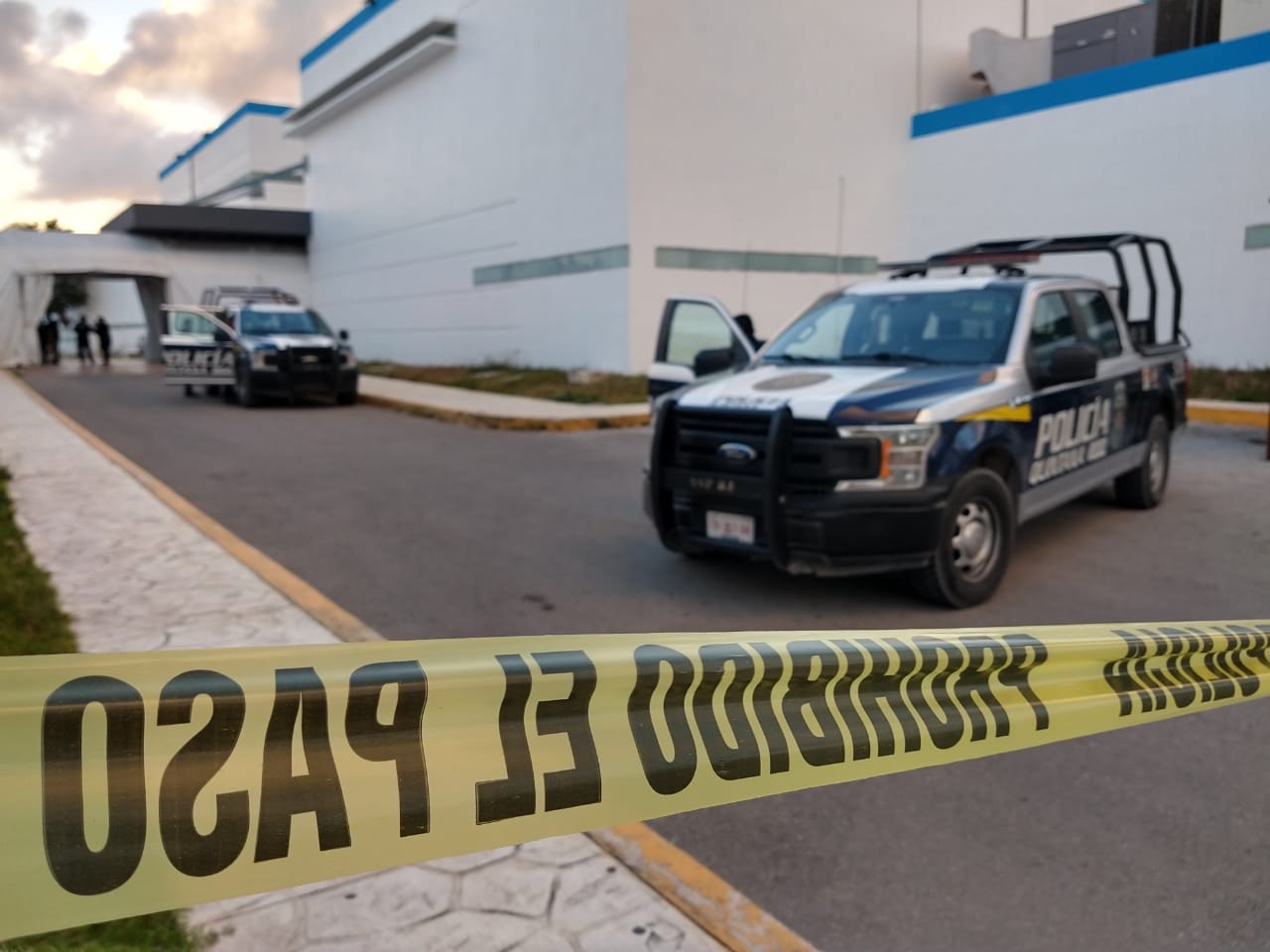 Muere un hombre con herida de bala en la entrada del Hospital General de Cancún