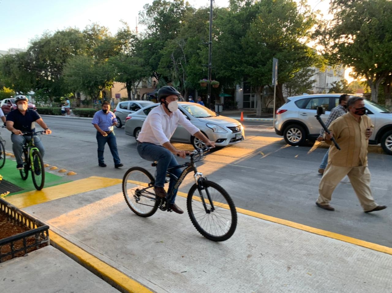 El gobernador recorrió en bicicleta esta vía