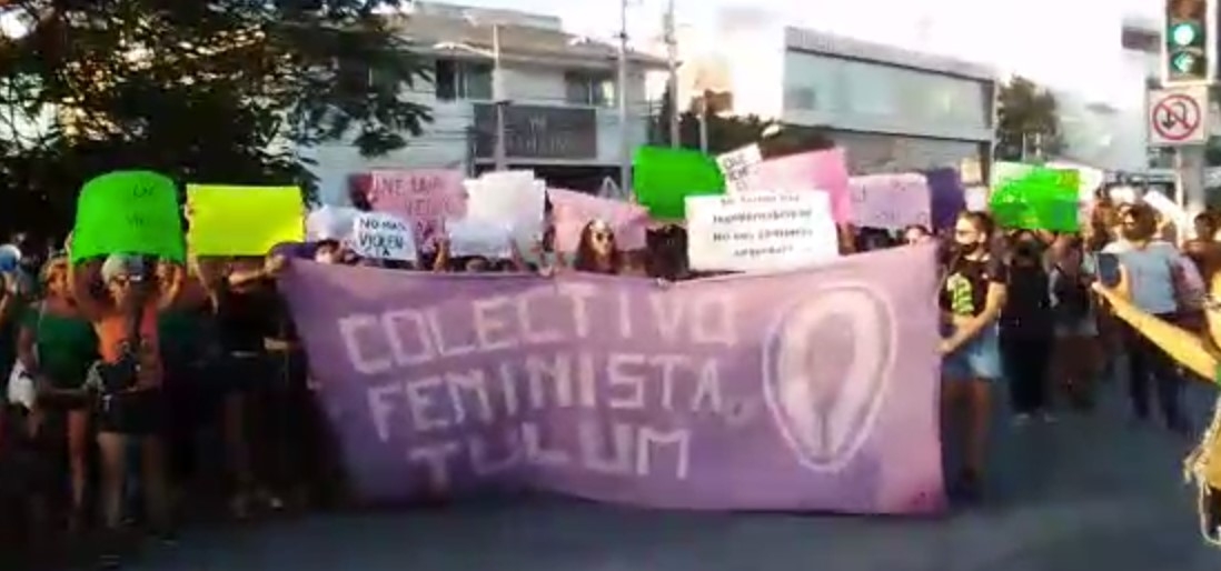 Grupos feministas salen a las calles de Tulum a protestar por el asesinato de Victoria